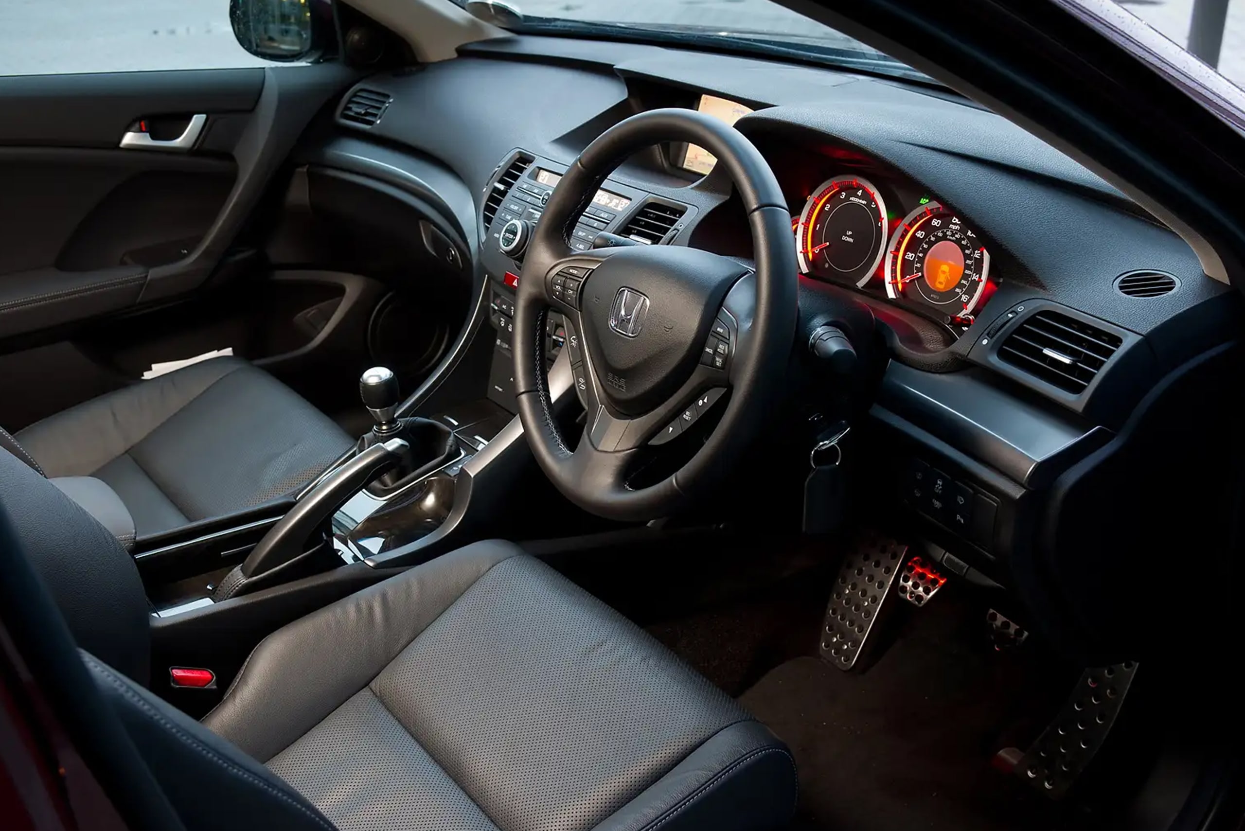 Manfaat Upgrade Interior Honda Accord Anda dengan Sarung Jok Berkualitas Tinggi